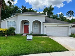 best-roofing-company - white house - shingle roof