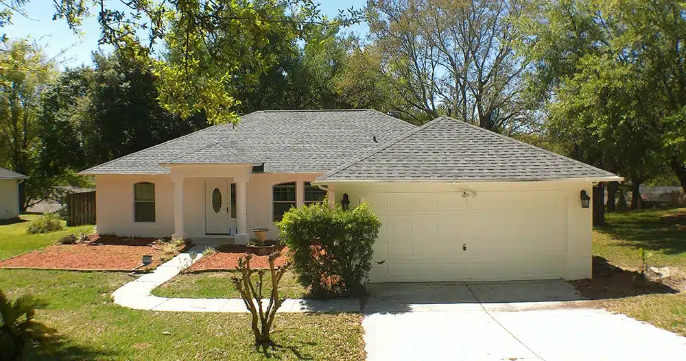 Residential roofing contractor - shingle roof house